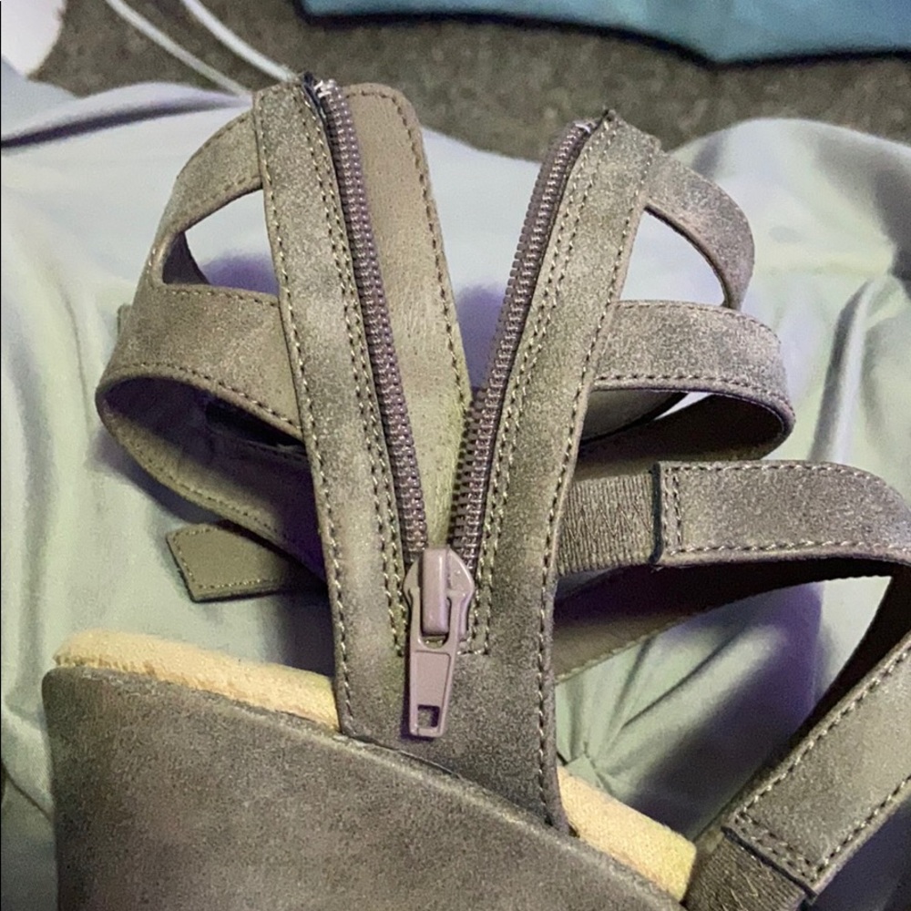 High Heels - Picture 2 of 4